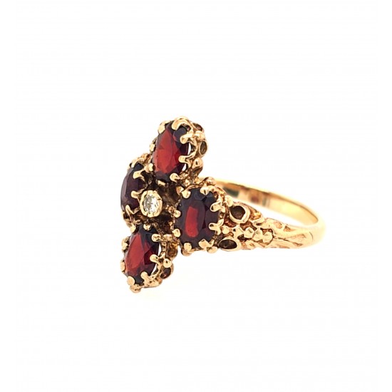 Pre Owned 9ct Garnet and Diamond Ring ZX305